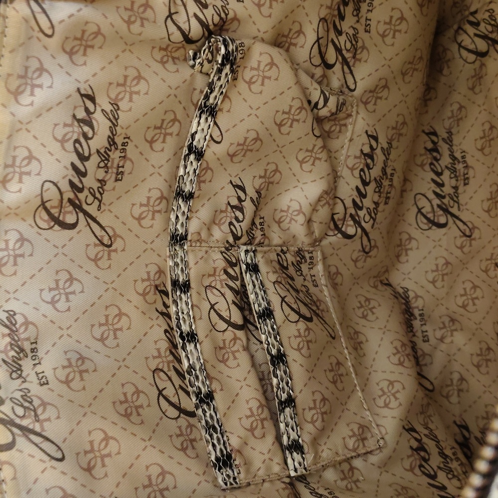 Rare Guess Tote Bag – Cream, Black and White Women's Shoulder Purse. - Picture 7 of 9